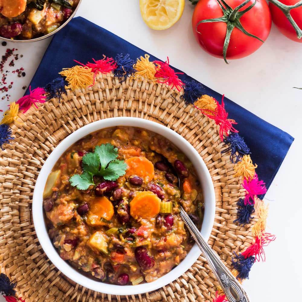 The Hearty Soul - Delicious superfood vegetarian chilli recipe filled with inflammation
