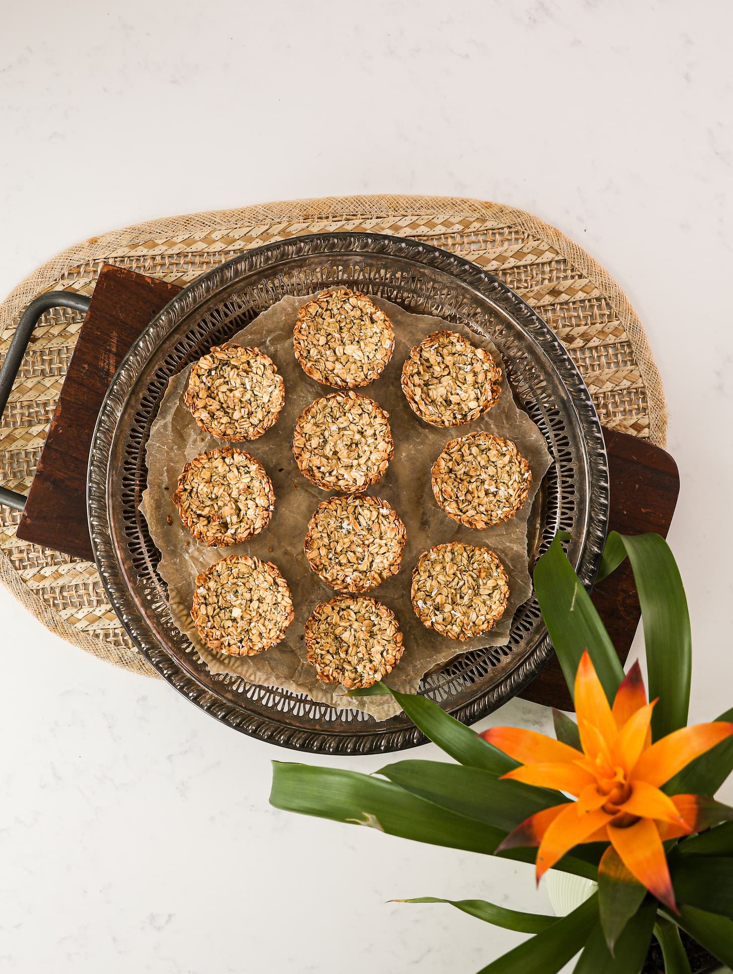 A round tray holding baked oat cups. There is a plant in one corner.